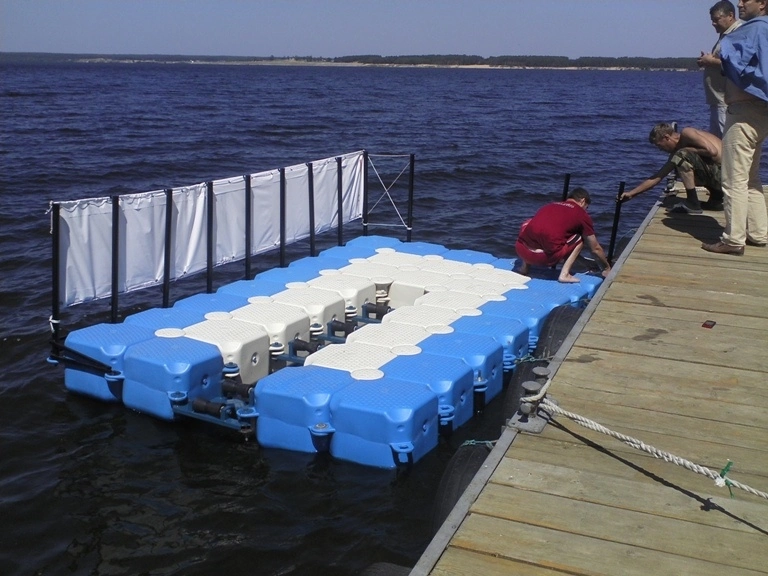 Плавучая платформа для купания